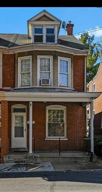 Primary Photo - 135 S 11th St