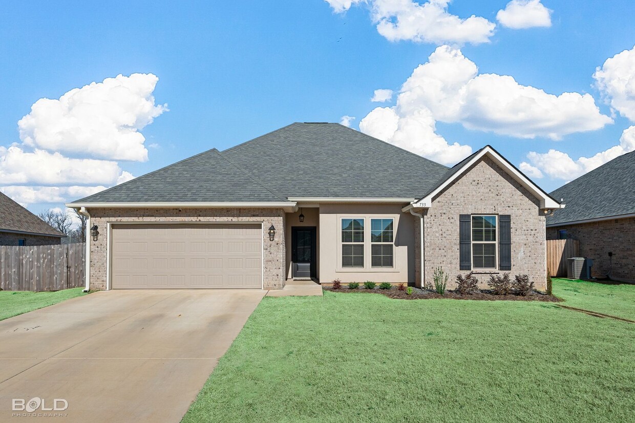 Primary Photo - 4 Bedroom 2.5 Bathroom in Canes Landing