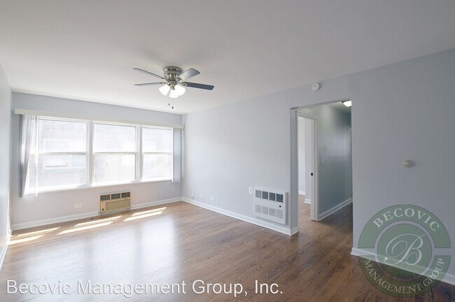Building Photo - 7630-7638 N Eastlake Terrace