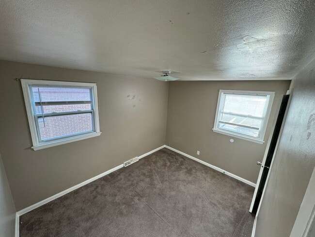 Building Photo - 8039-8041 W Beckett Ave