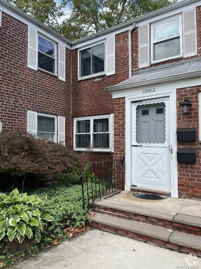 Apartments under 3,000 in Glen Oaks, NY 11 Rentals