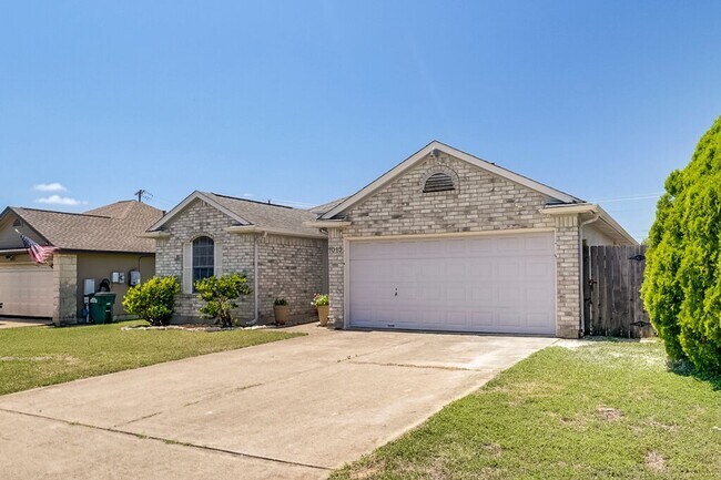 Building Photo - 1013 Lantana Ln