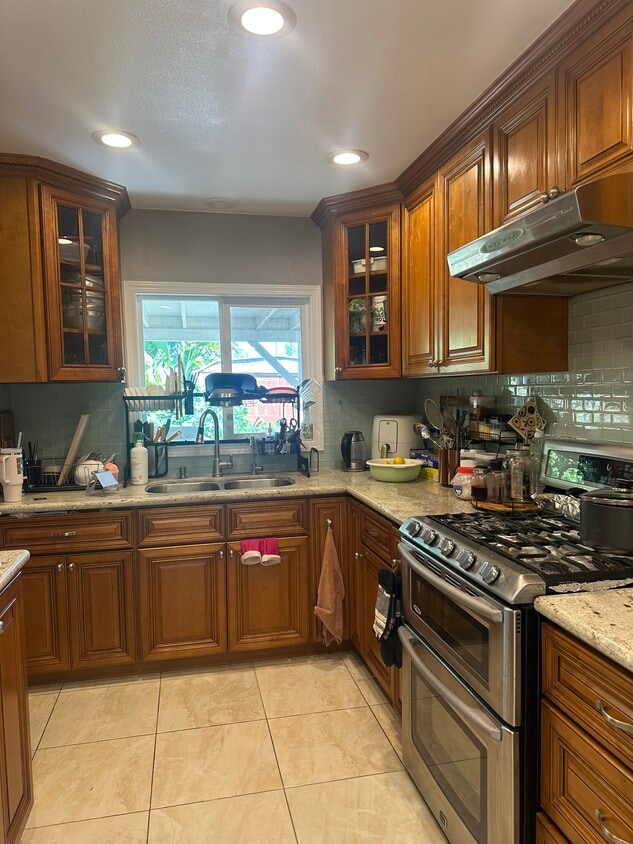 Foto del edificio - 3613 Ramona Dr