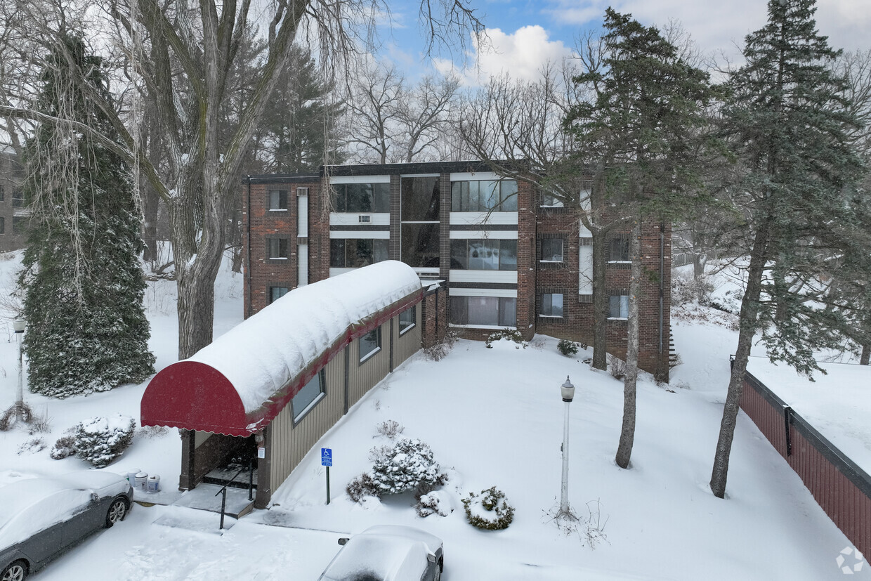 Foto principal - 3076 Lexington Ave N