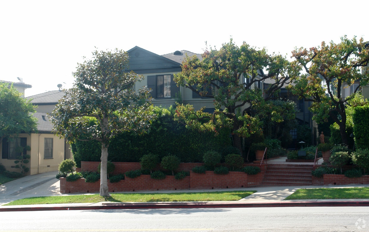 Building Photo - 1235-1241 S Beverly Glen Blvd