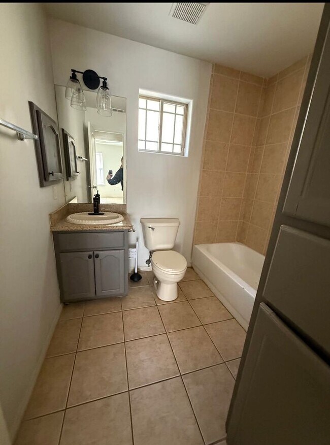 Foto del edificio - 1208 S Diplomat Dr