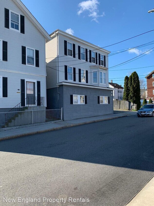 254 4th St, Fall River, MA 02721 Room for Rent in Fall River, MA