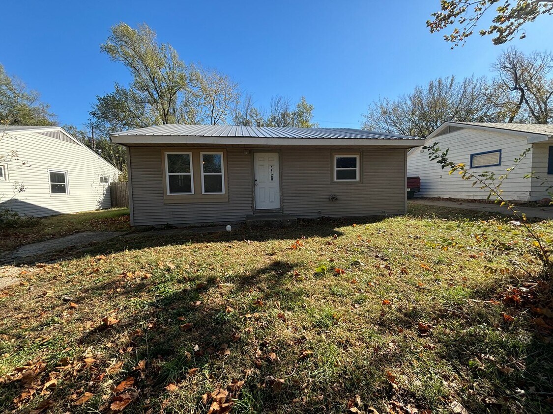 Foto principal - Charming 3 bed 1 bath house!