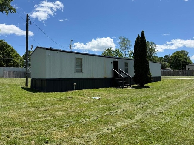 Building Photo - 207 Closade Rd