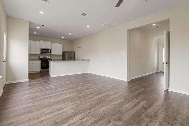 Foto del edificio - 21687 Lotus Elm St