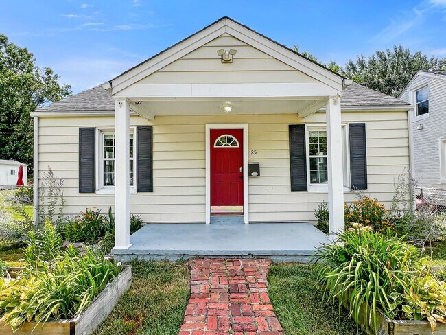 Foto del edificio - Charming 3 Bed, 2 Bath Home Minutes From B...