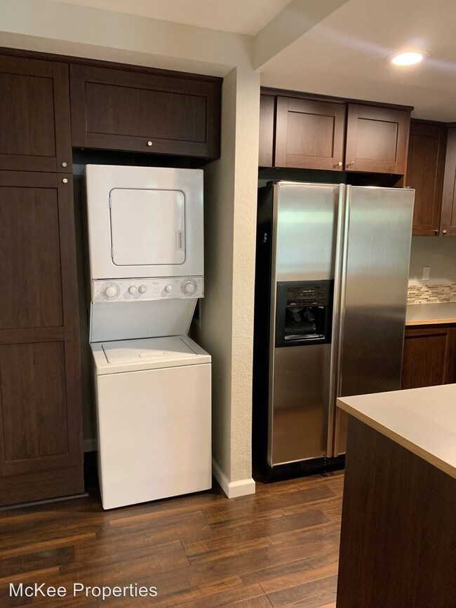 Building Photo - 2 br, 1 bath House - 2950 Broadway #17