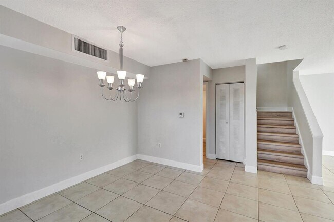 Foto del edificio - Spacious 3BR/2.5BA in Gated Milano Community
