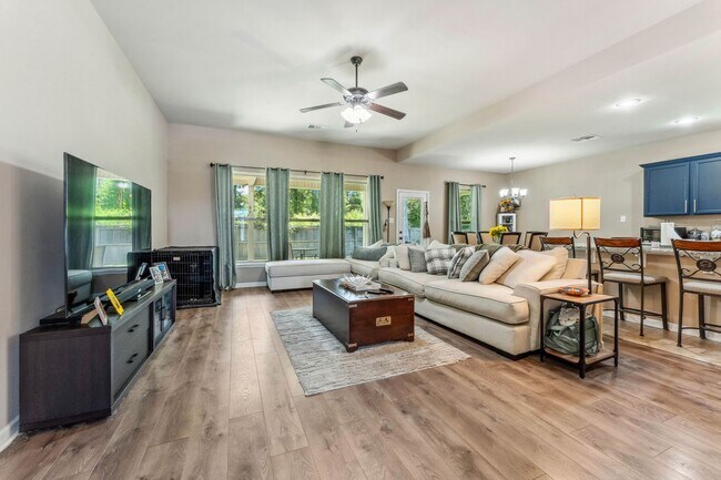 Foto del edificio - Beautiful home in Berkshire Subdivision....