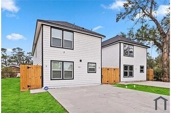 Building Photo - 8222 Bigwood St