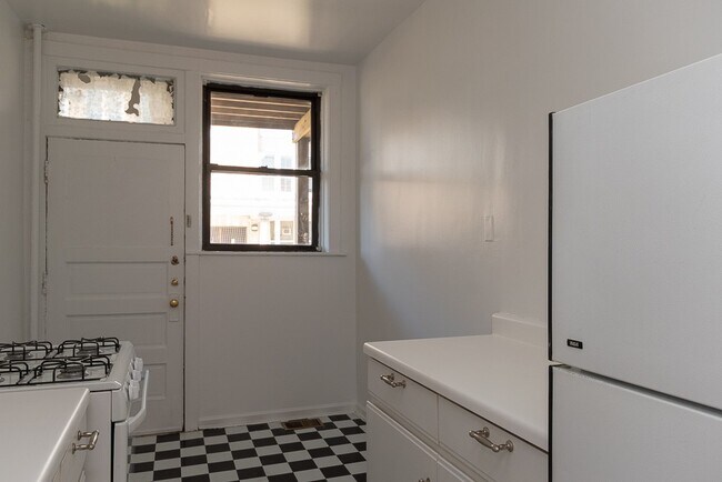 Foto del edificio - 832 W Waveland Ave