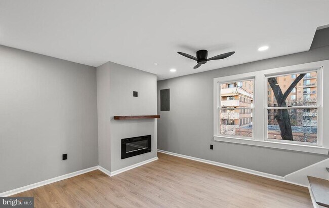 Foto del edificio - 1527 N Colonial Terrace