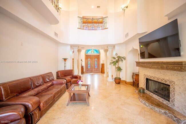 Building Photo - 6 br, 6.5 bath House - 1251 SE 14th St