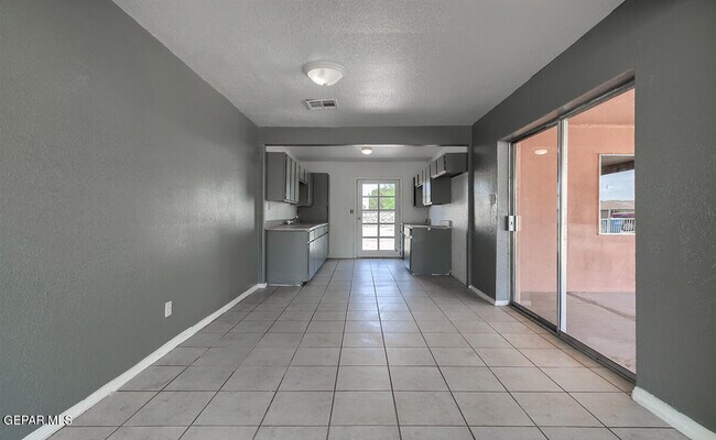 Foto del edificio - 385 Mireles Ct