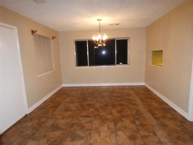 Building Photo - 1314 Hidden Valley Dr
