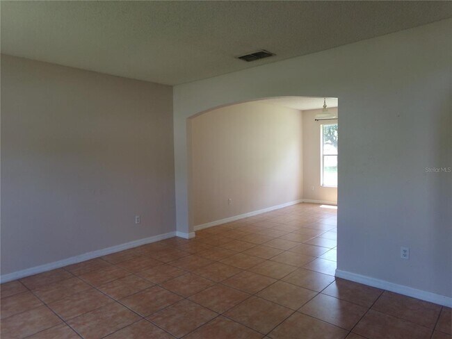 Building Photo - 4006 King Edward Dr