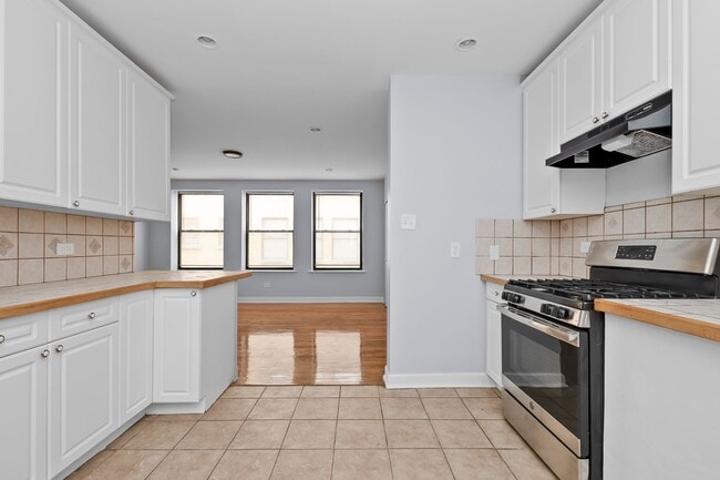 Building Photo - One Bedroom Unit in South Shore
