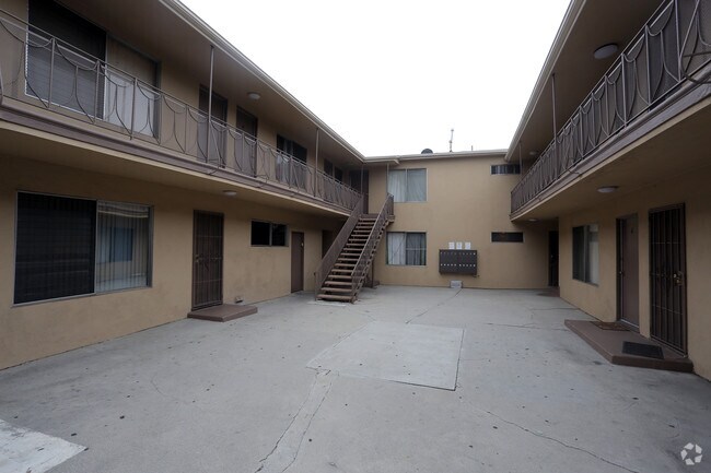 4729 San Vicente Blvd - 4729 W San Vicente Blvd