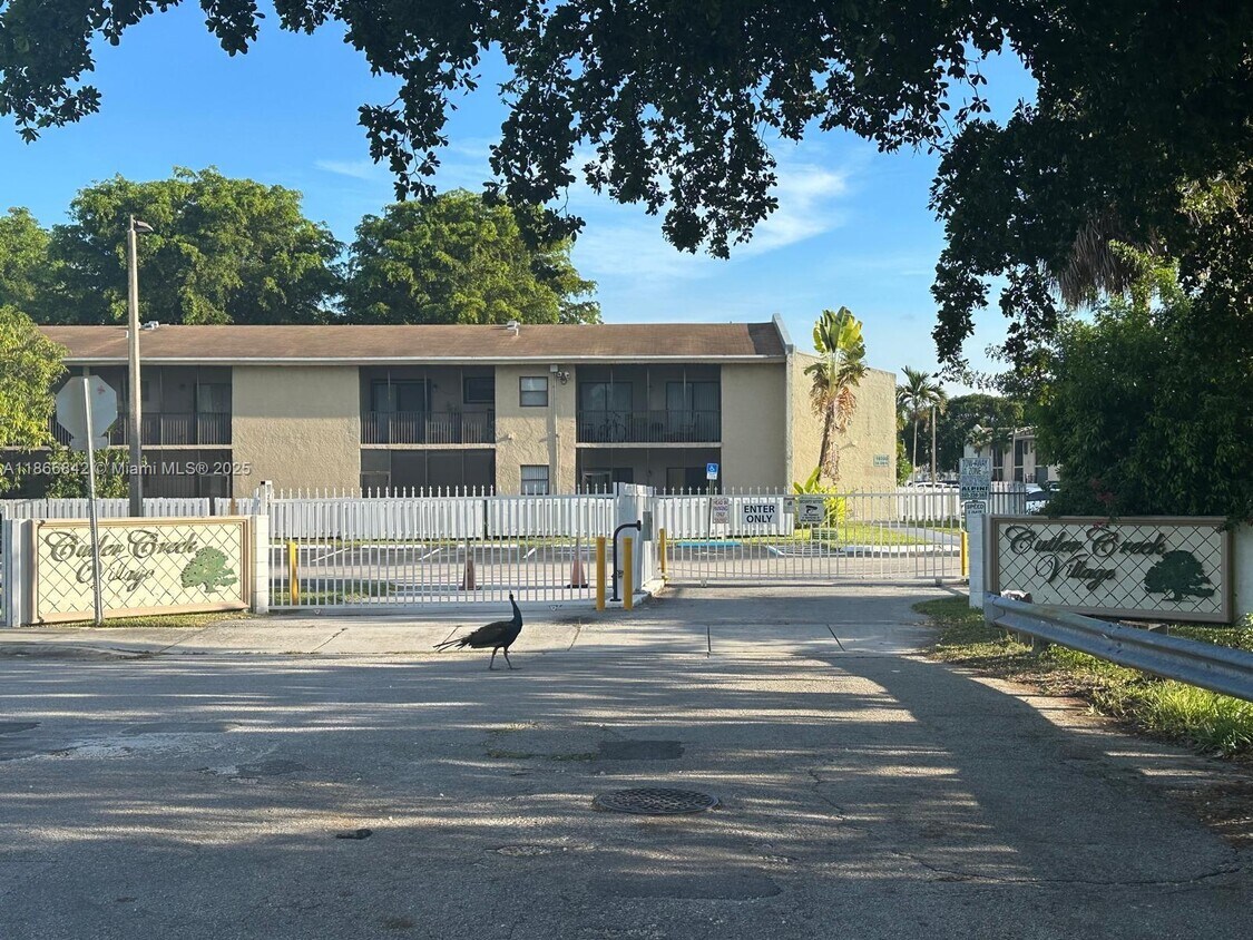 Foto principal - 10350 SW 220th St