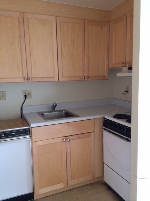 Foto del edificio - Available 06/01/26! Five Regents Studio with 1 Pkg $1,600.00 MONTH