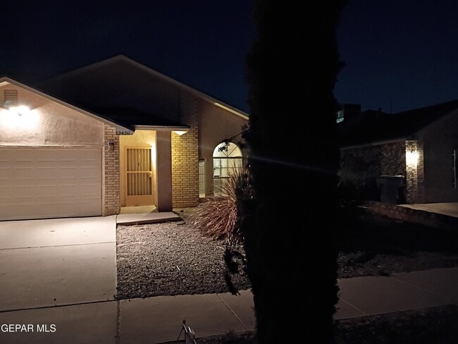 Foto del edificio - 12420 Flora Alba Dr