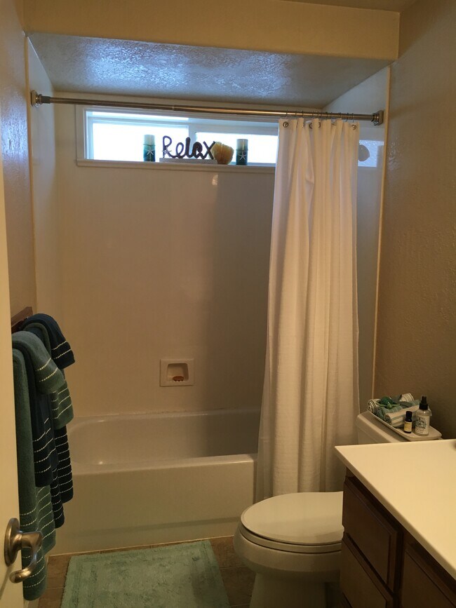 Foto del edificio - 1344 Benjamin Ct