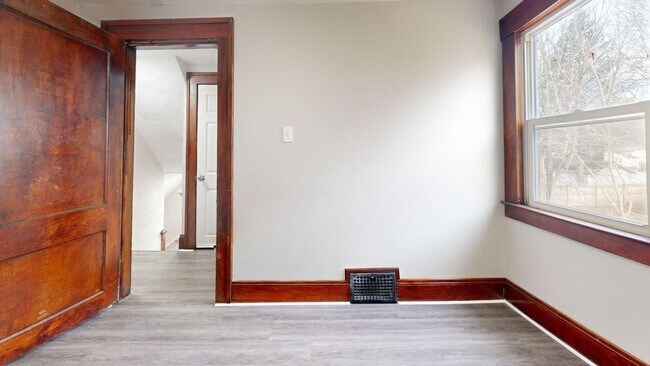 Foto del edificio - Akron 3 Bedroom Single Family Home + Garage