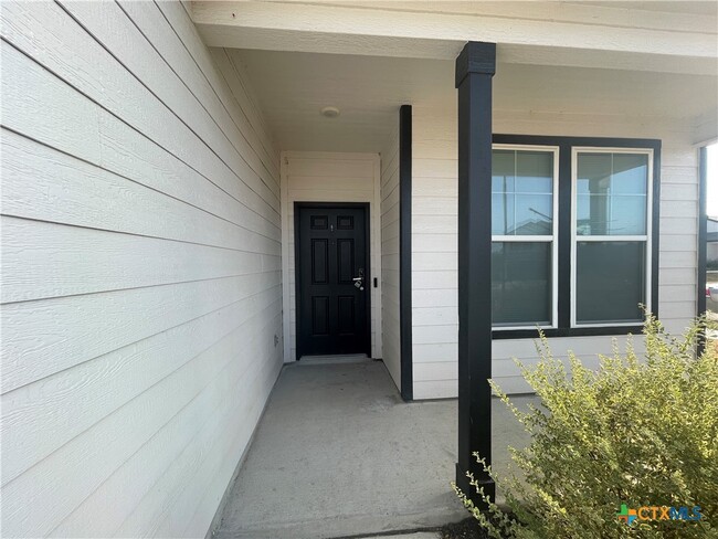 Building Photo - 457 Lynwood Gold