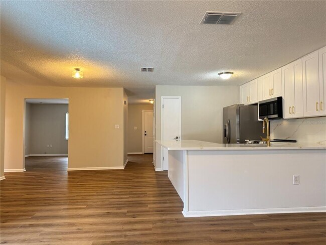 Foto del edificio - 1602 Leslie Dr