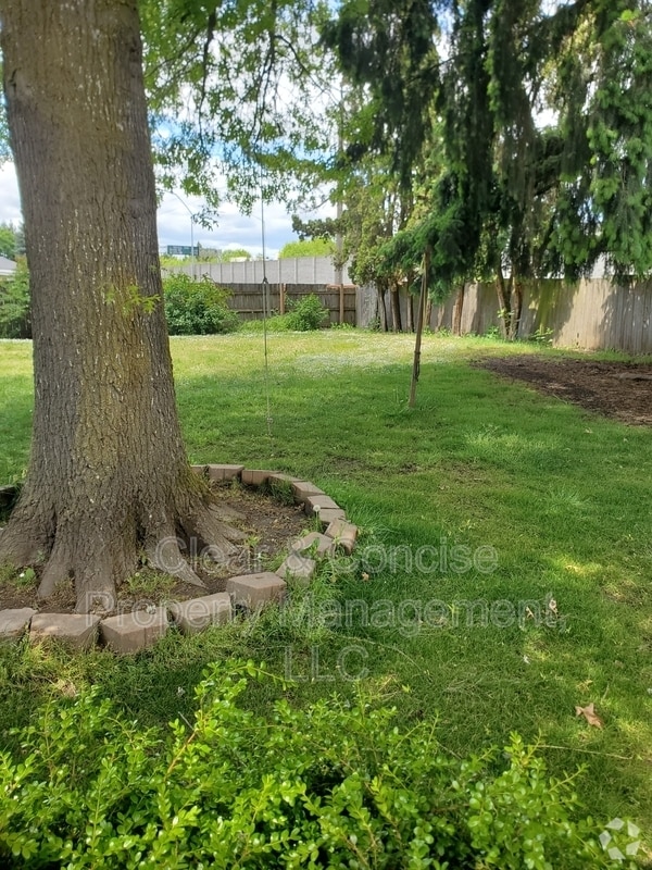 Building Photo - 3131 Kentwood Dr