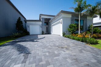 Building Photo - 9597 Regal Palm Ct