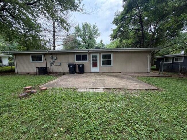 Foto del edificio - 865 Robinwood Dr