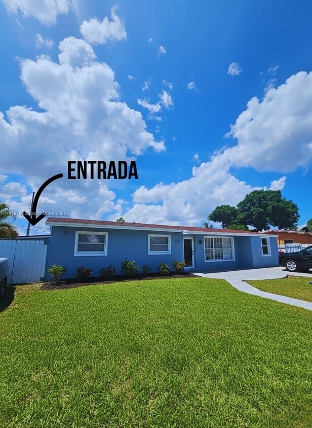 Foto del edificio - 4970 NW 182nd St