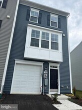 Building Photo - 464 Husky Trl