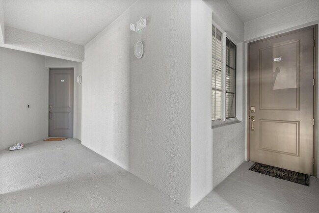 Building Photo - "Wellen Park G&CC - 2/2 unit on 3rd floor"