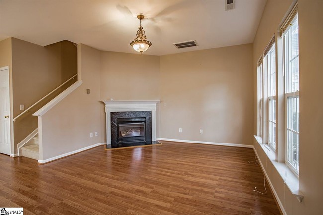 Building Photo - 521 Waterbrook Dr