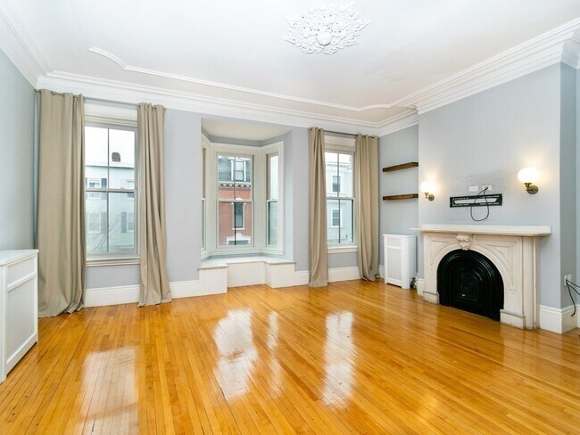 Building Photo - 293 Bunker Hill St