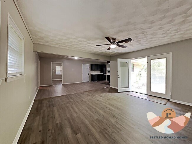 Foto del edificio - 727 Willowood Ln
