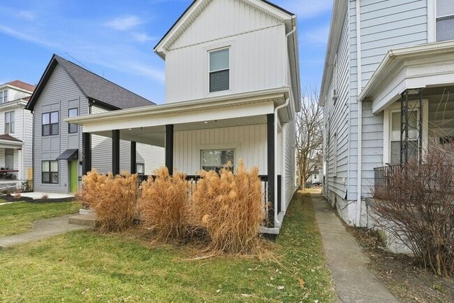 Building Photo - 522 Kelton Ave