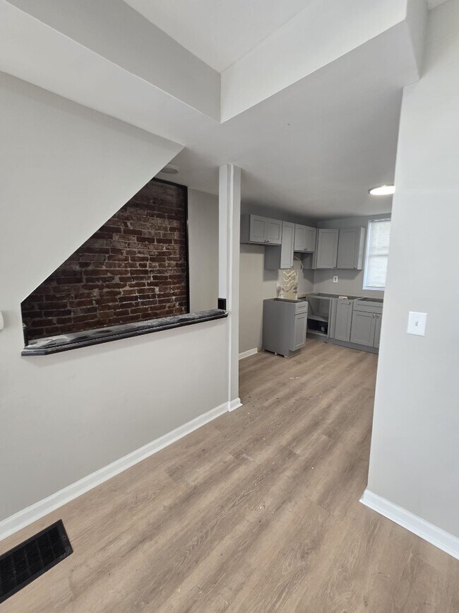 Building Photo - 741 E Willard St