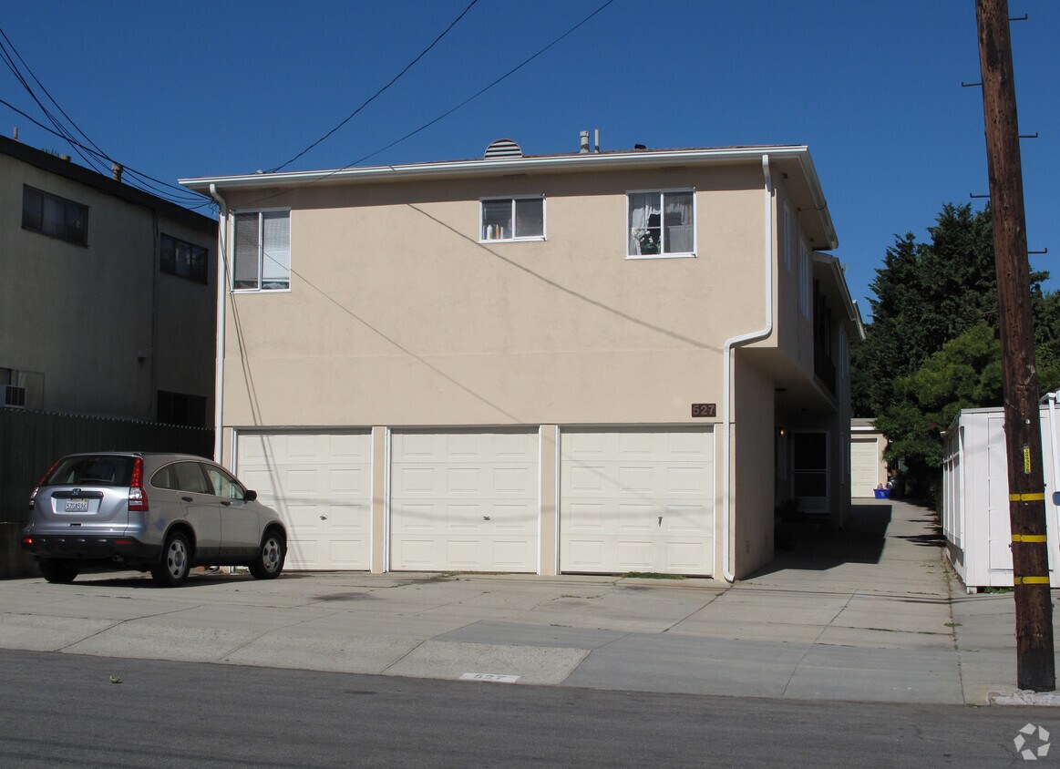 Primary Photo - 527 Center St