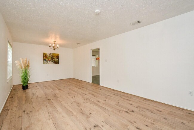 Foto del edificio - 3315 Honey Creek Dr