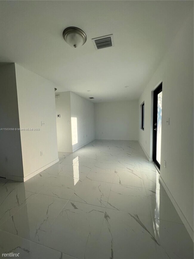 Foto del edificio - 3 br, 2 bath House - 7501 NW 16th Ave