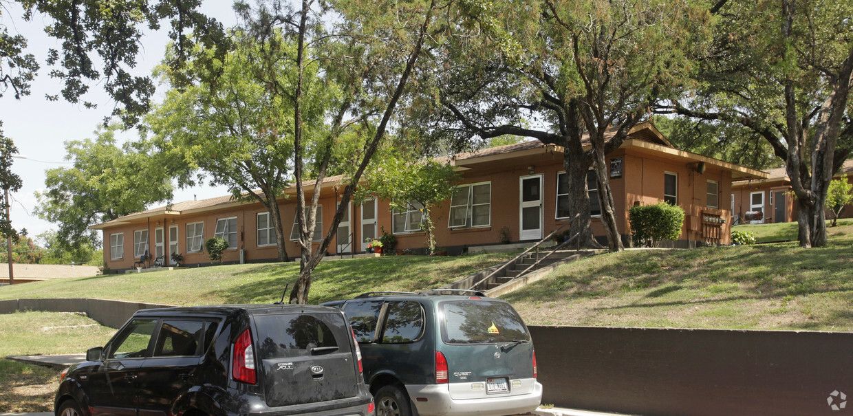 Primary Photo - Rosewood Courts Apartments