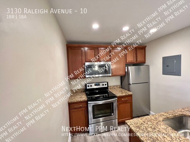 Building Photo - Updated 1 bedroom in Heart of Dormont, Nea...